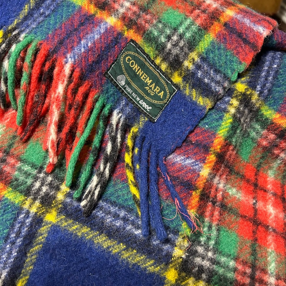 Vintage Connemara Rug
100% Wool Blanket with Fringe - Picture 4 of 12